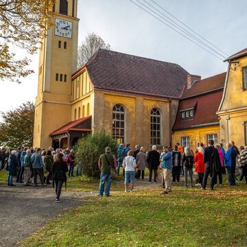 Odhalení Sváťovy lavičky